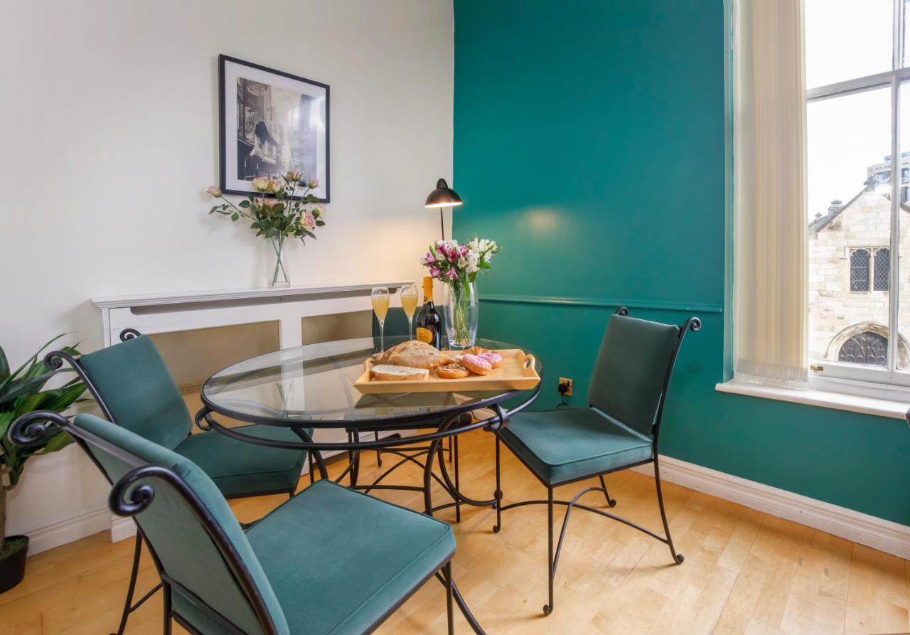 Shambles Suites In The Centre Of York, Sleeps 16 ภายนอก รูปภาพ
