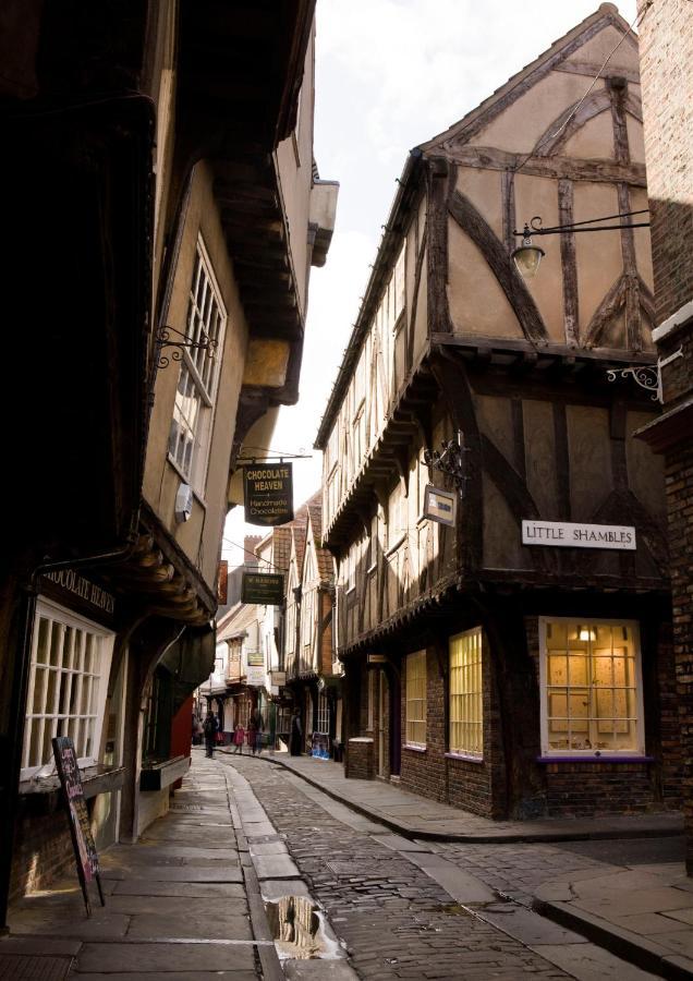 Shambles Suites In The Centre Of York, Sleeps 16 ภายนอก รูปภาพ